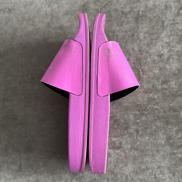 Off White slides. Dust bag, box and authen card included. Color- pink size- 6.5 - Picture 3 of 8